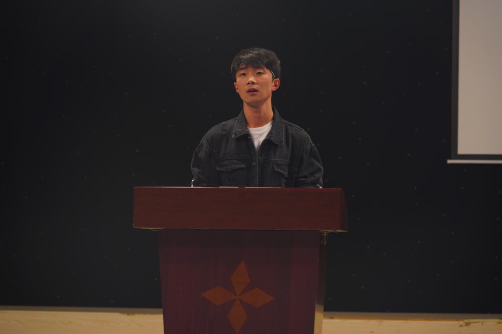 记者团团长秦国顺发言