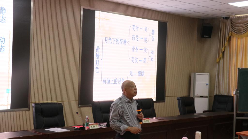 刘永康教授在给学生上课