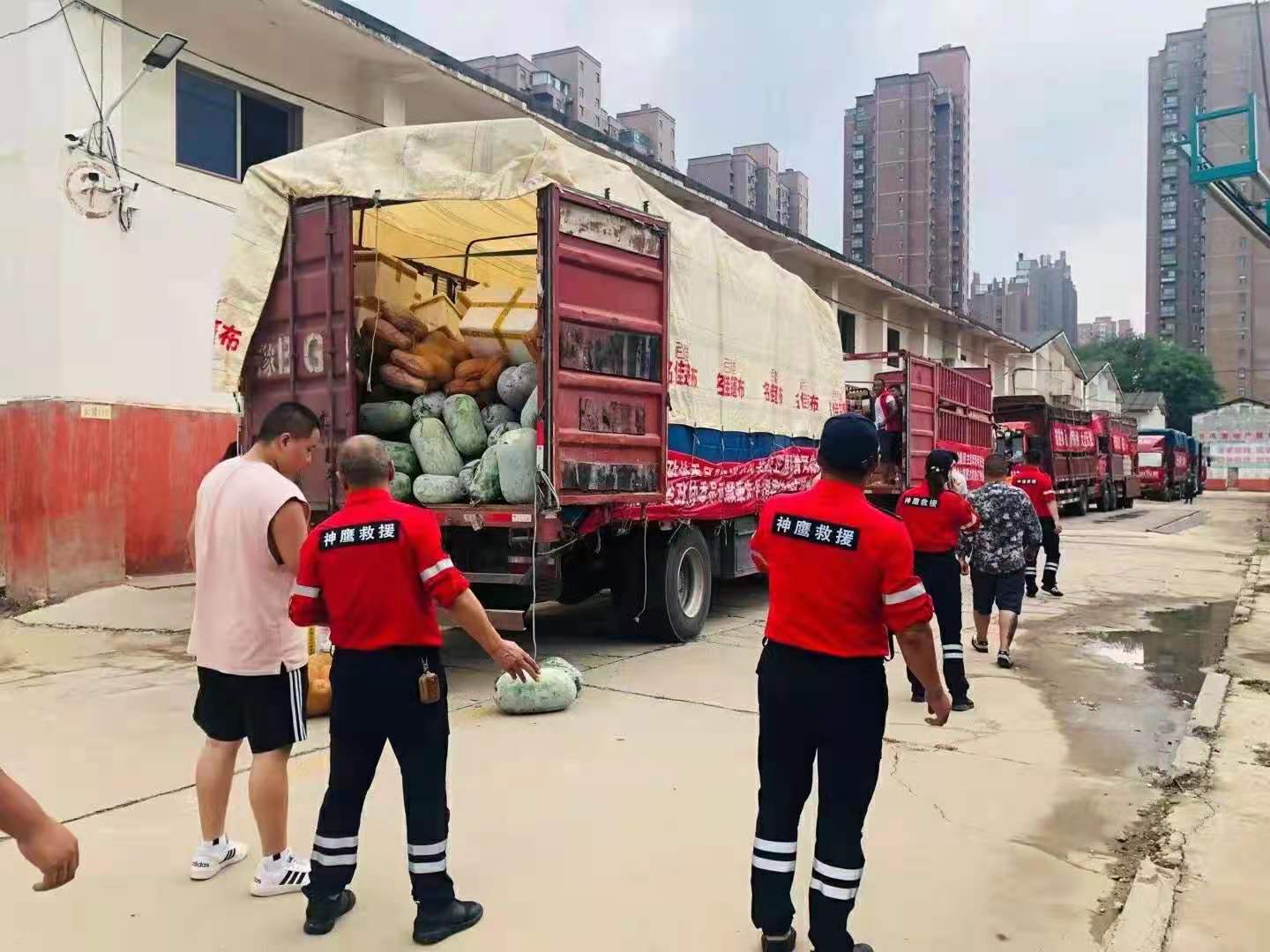 搬运物资现场