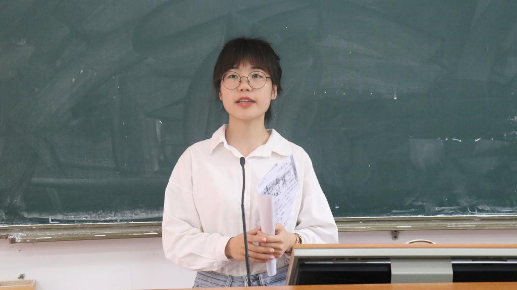 参赛选手讲授中