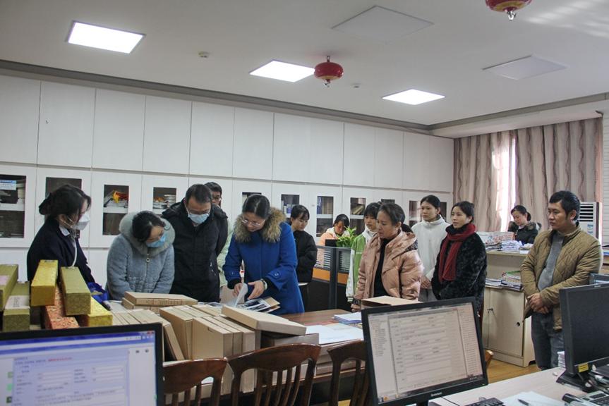 我们领导到贺州市档案馆走访慰问实习生