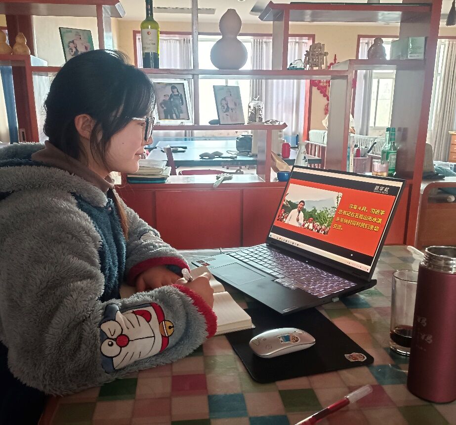 支部成员“历史照亮未来,从足迹中感悟印记”活动剪影
