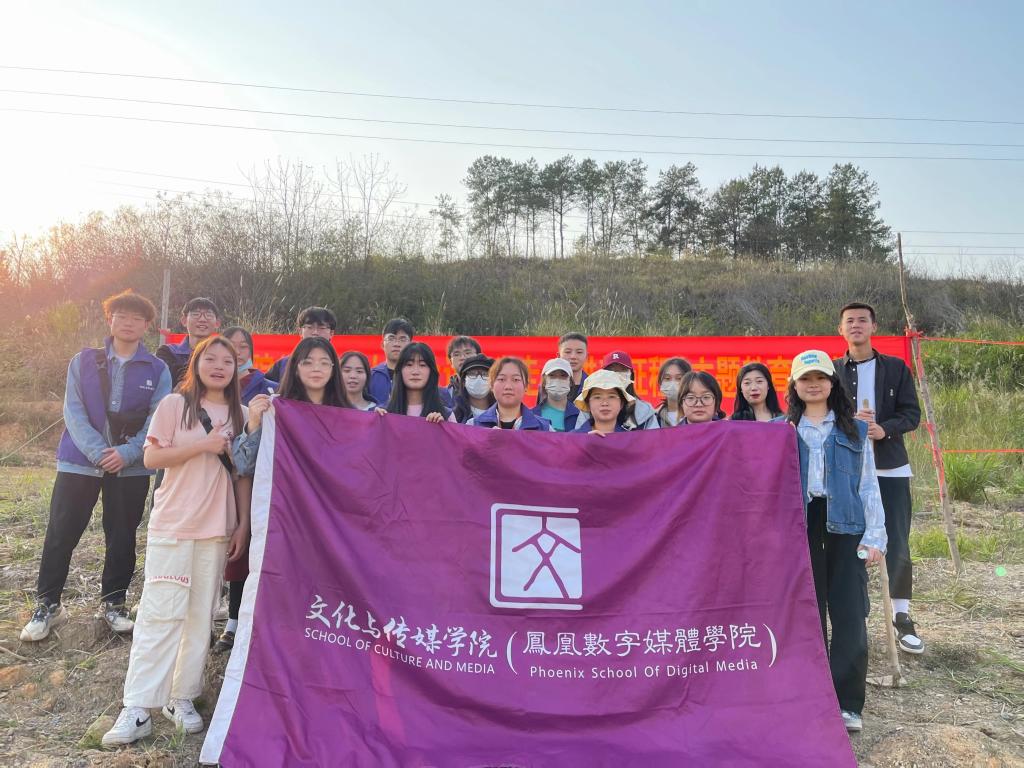 图为活动中文传志愿者合照