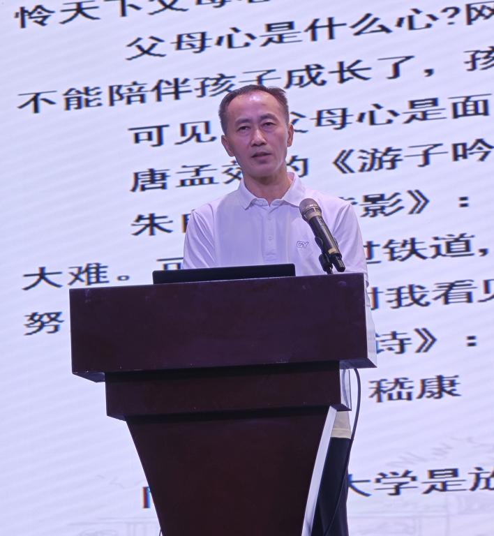付煜院长介绍学院